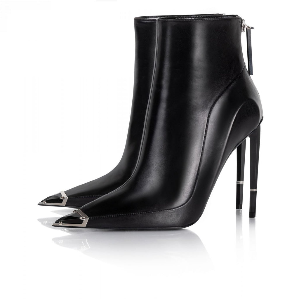 Izanami pump in black nappa leather, side profile