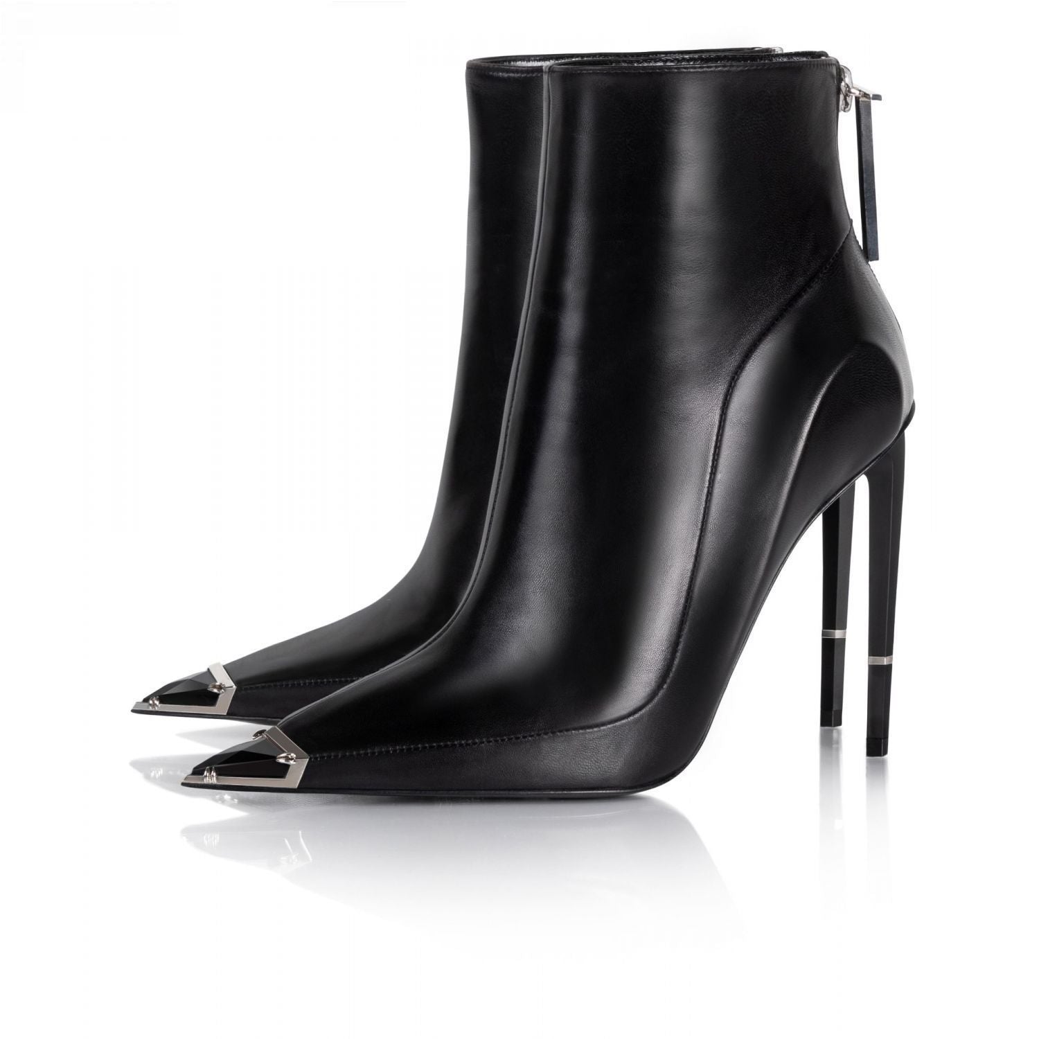 Izanami pump in black nappa leather, side profile