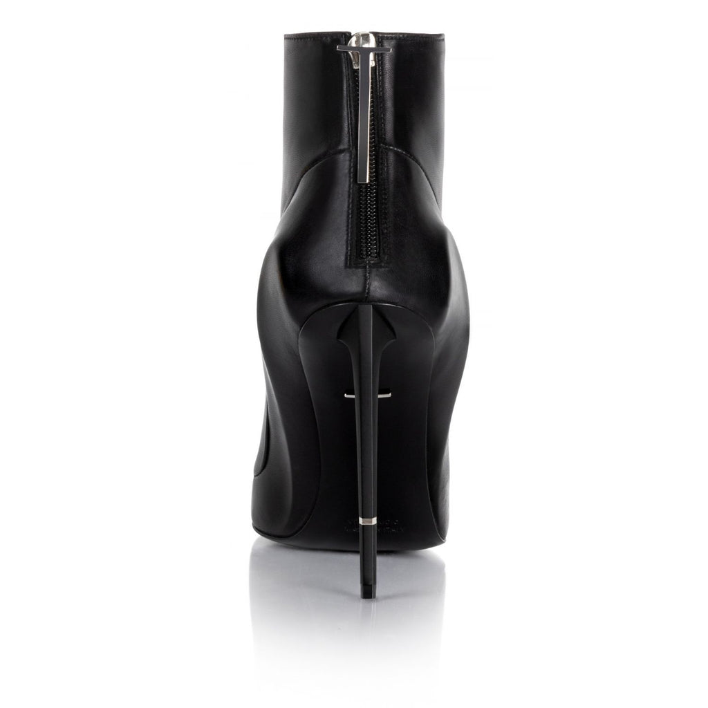 Izanami pump in black nappa leather, back view