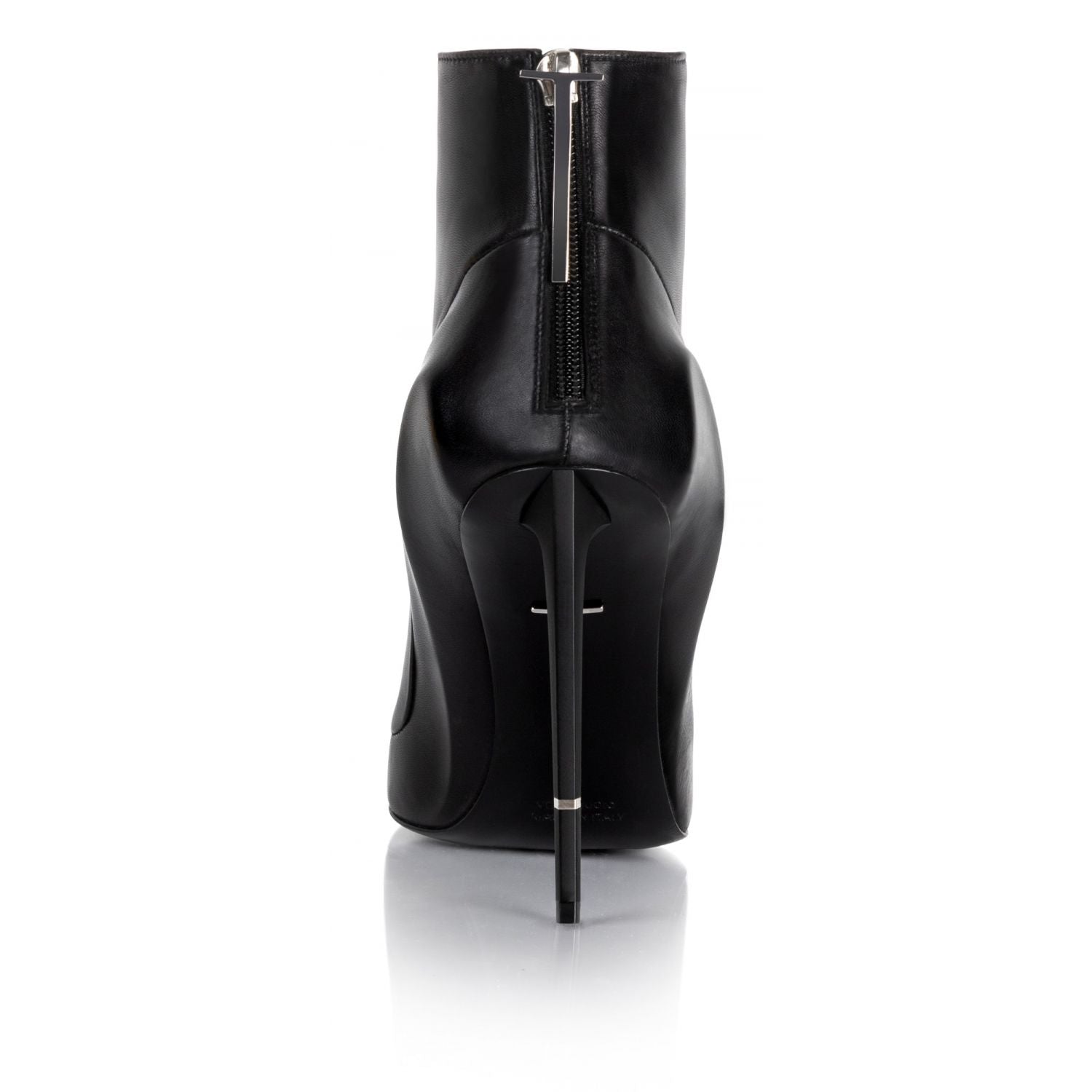Izanami pump in black nappa leather, back view